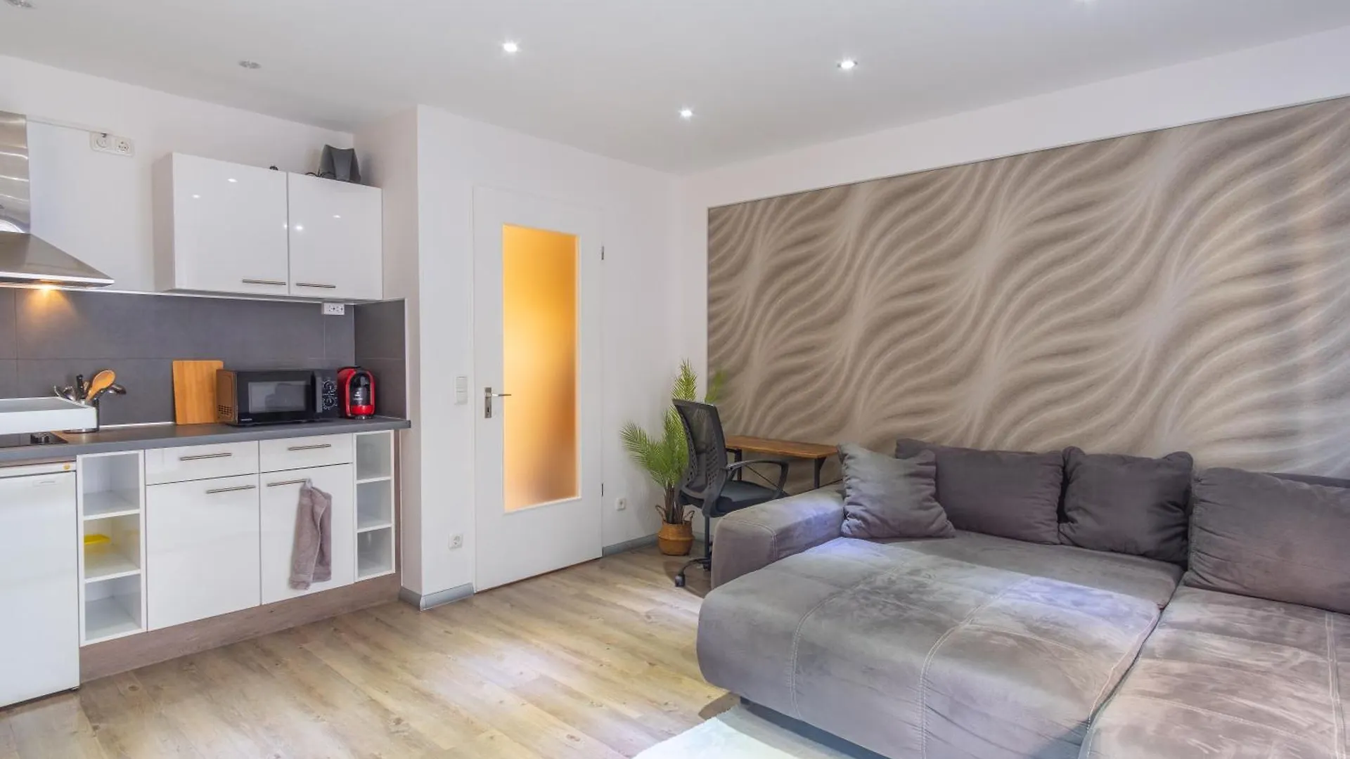 Ferienwohnung Arbeitsplatz, Tiefgaragenstellplatz, 4K Tv Netflix Leipzig